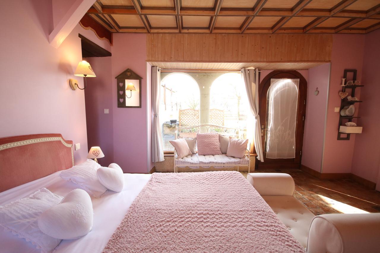 Chambres D'Hotes Les Delices De La Roche Louresse-Rochemenier Экстерьер фото
